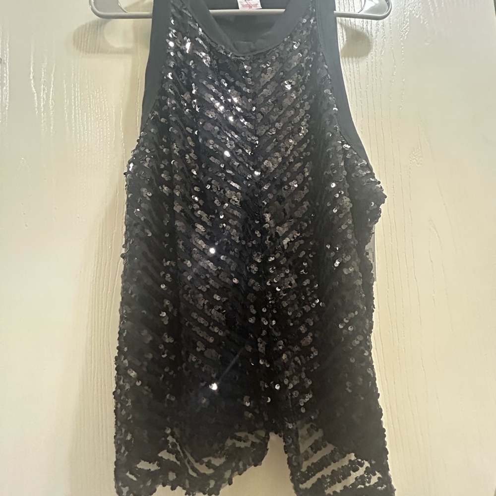 Sequenced tank top